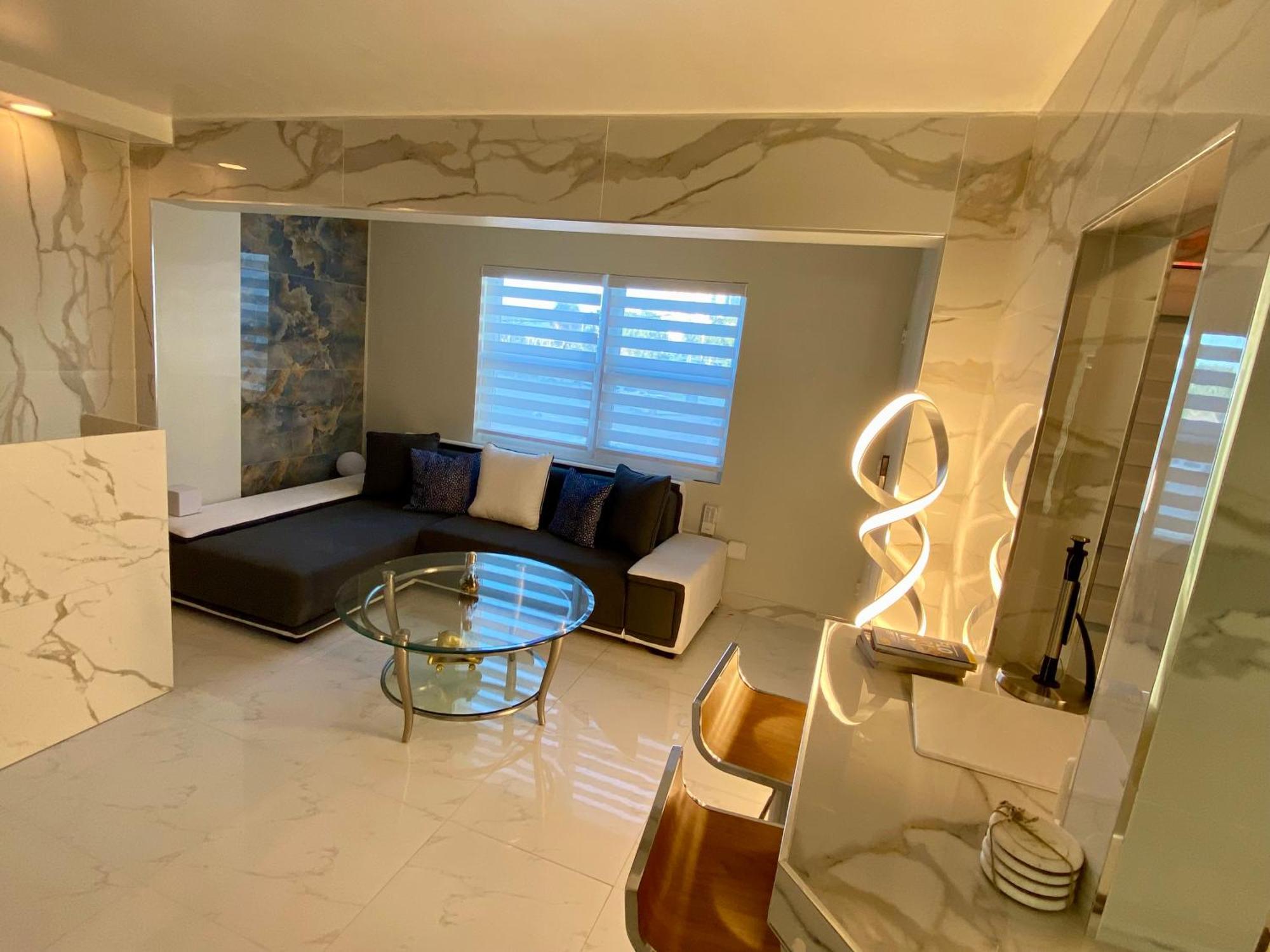Luxurious Remodeled Direct Waterfront Apartment With Miami Skyline View And Outdoor Terrace Free Parking 5Min Drive To Miami Beach Exterior foto