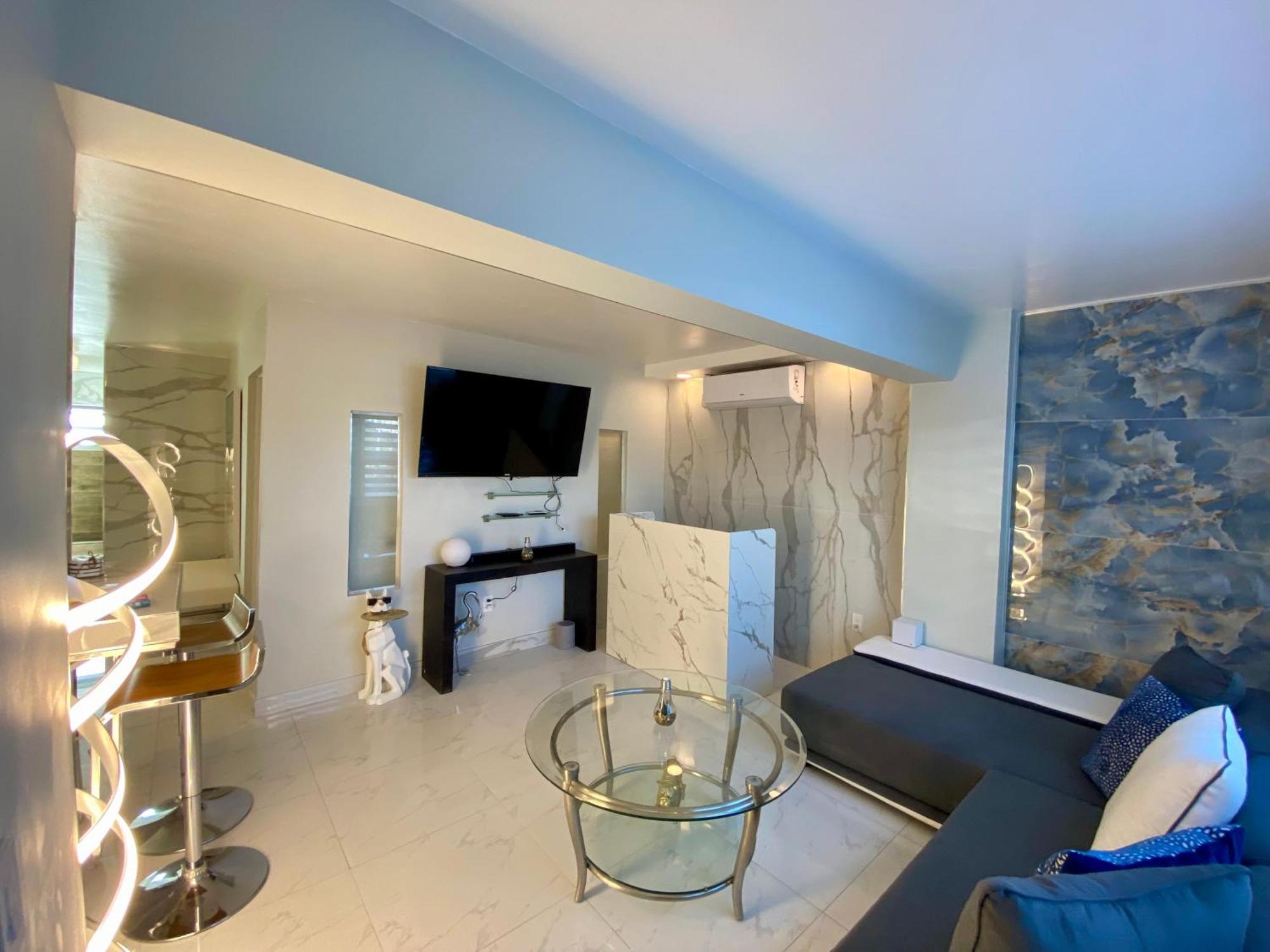 Luxurious Remodeled Direct Waterfront Apartment With Miami Skyline View And Outdoor Terrace Free Parking 5Min Drive To Miami Beach Exterior foto